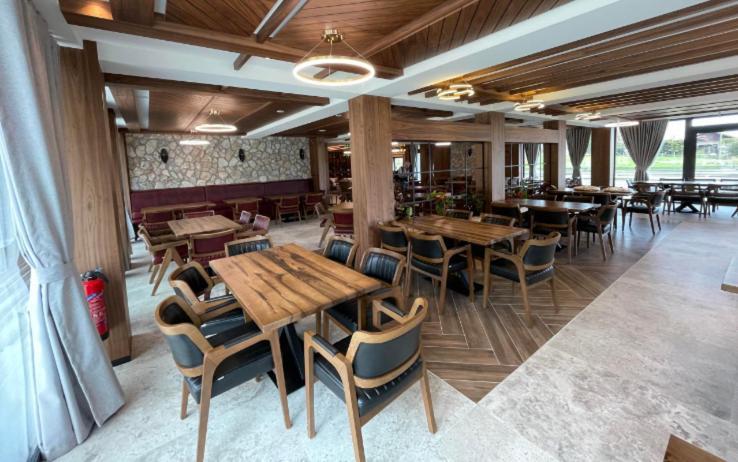 Hotel Restaurant & Spa Les Planets Les Rasses Eksteriør billede