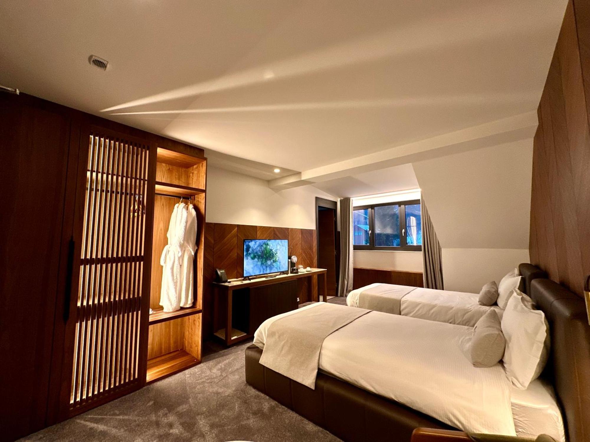 Hotel Restaurant & Spa Les Planets Les Rasses Eksteriør billede