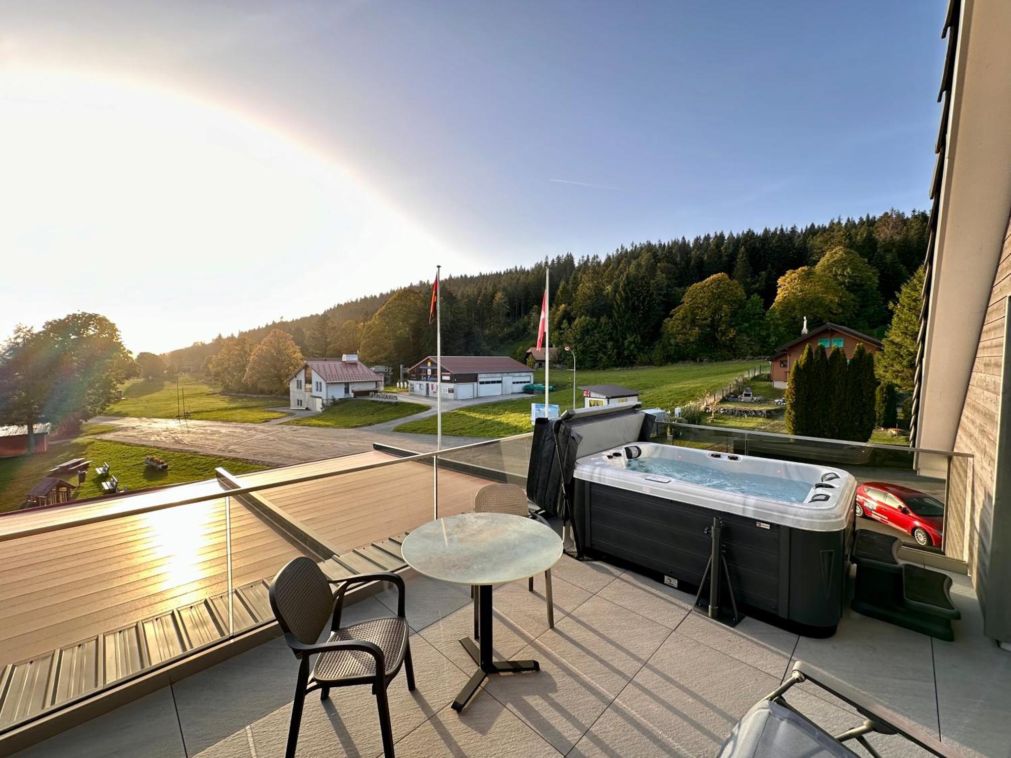 Hotel Restaurant & Spa Les Planets Les Rasses Eksteriør billede
